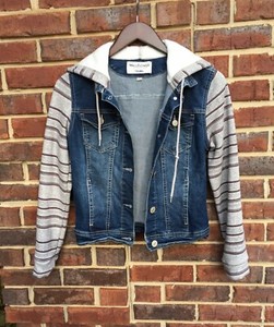 blazer with maroon shirt