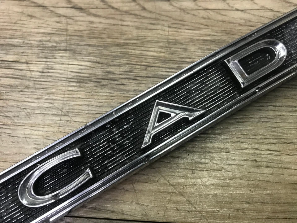 Pontiac Acadian Beaumont 1965 usado OEM panel maletero emblema adorno Foto 3 de 4