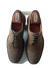 DEJA Oxford dress Men's Shoes. 8.5 Brown. Lace-up closure.Leather upper material