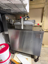 Henny Penny Computron 8000 Pressure Fryer Floor Model 8 Head Programmable