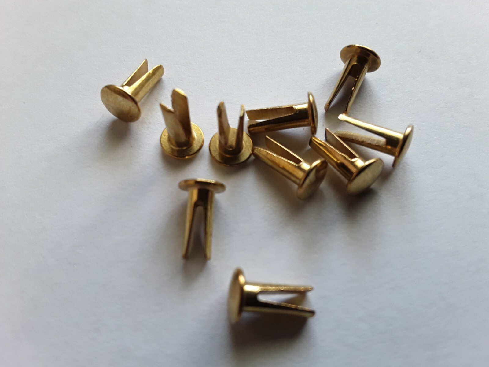 1/8 (3mm)x 5/16 (8mm) Bifurcated Split Leg Brass plated steel Rivet
