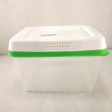 Rubbermaid FreshWorks FreshVent Large 18.1 Cup Produce Food Storage With Lid