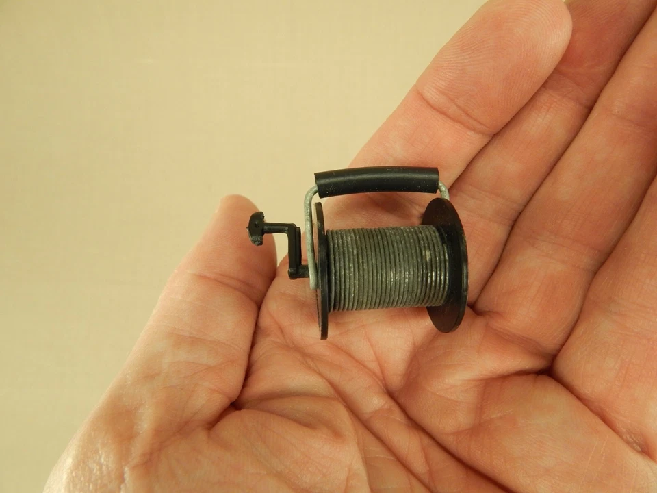 Hasbro GI Joe AT #7411 1970 Secret Mission Spy Island rollo de alambre negro C7 Foto 2 de 4