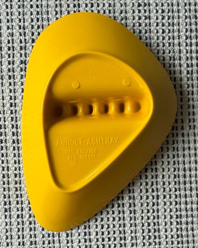 Posacenere vintage MCM Atomic forma boomerang giallo melaminico di Anholt plastica - Foto 12 di 18