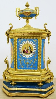 Tolle antike französische 8 Tage Bronze Ormolu & Blue Sevres Porzellan Kaminuhr