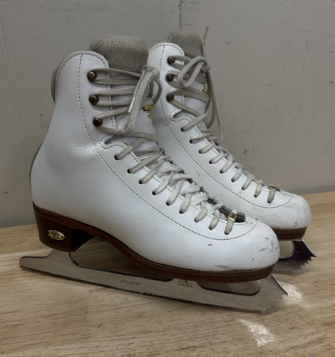 Jackson Ultima Aspire Blades 9 1/2 with ladies Riedell LS910 boots size 5