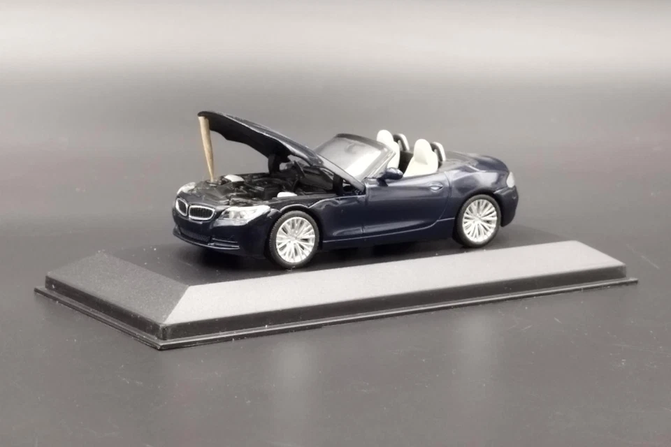 1:43 BMW Z4 E89 Blue Minichamps - Immagine 2 di 4