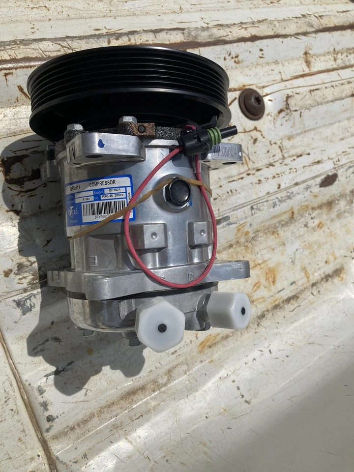 Case New Holland ac compressor - Image 2 of 4