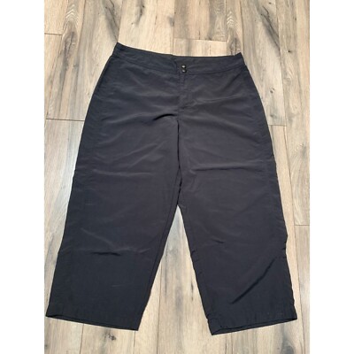 L.L.Bean Women s 14 Black Item ODRDS2 Two Button Zip Capri Pant