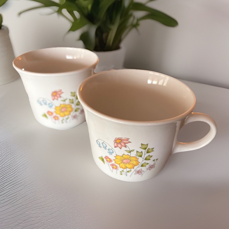Set of 2 VINTAGE RETIRED CORELLE COFFEE Tea CUPS MUGS  SPRING MEADOW Milk Glass 