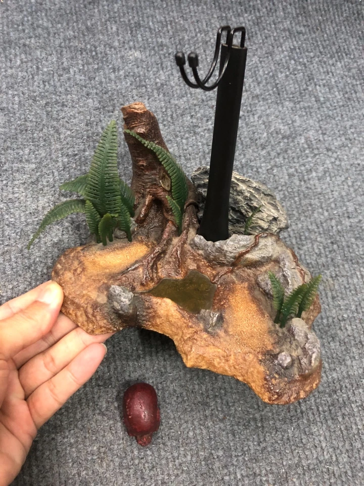 1/6 Hot Toys MMS90 Original Classic Predator Stand & Skull for Action Figure - Image 3 of 4