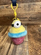 NEW Universal Studios•Bake My Day Minion Cupcake🧁Backpack Clip/Bag Charm Plush