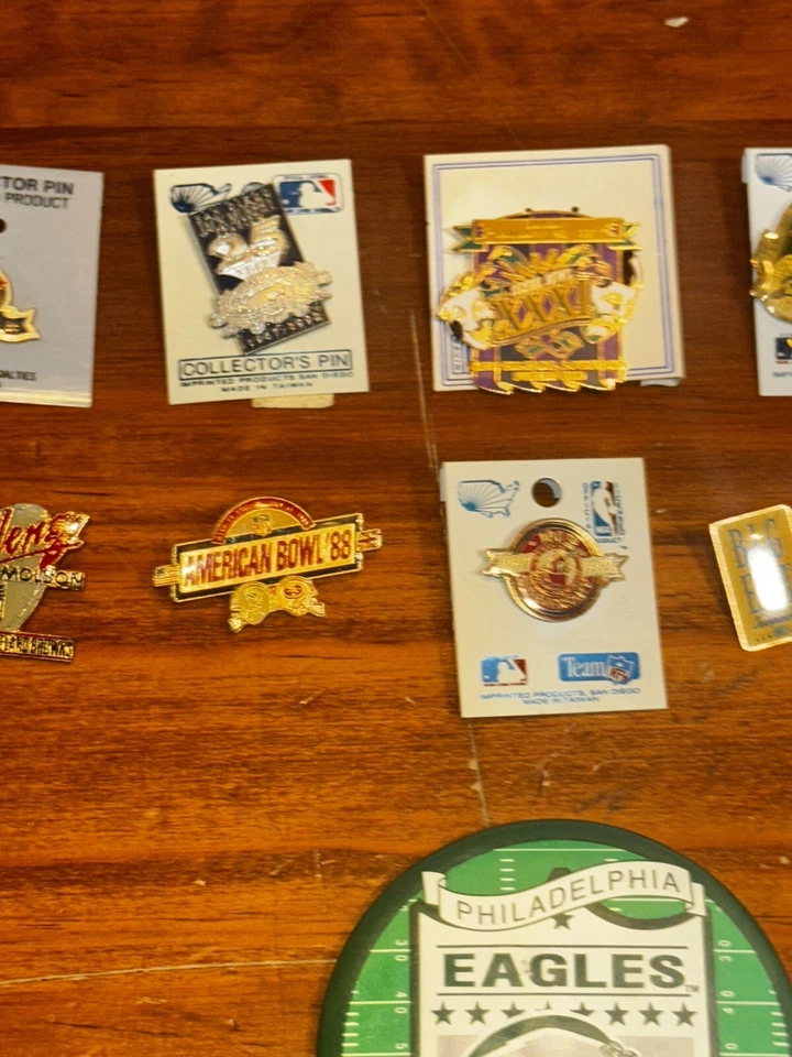 Vintage MLB NFL pins Buttons (15) Eagles Mets Phillies Blue Jays All Star Game - Image 4 of 4