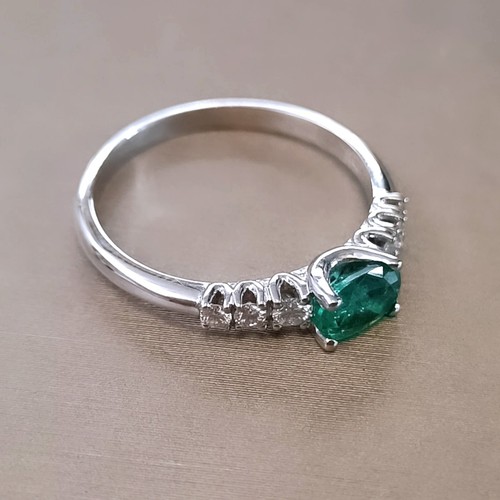 Anello donna con SMERALDO naturale e DIAMANTI oro bianco 18kt solitario Smeraldo - Foto 10 di 11