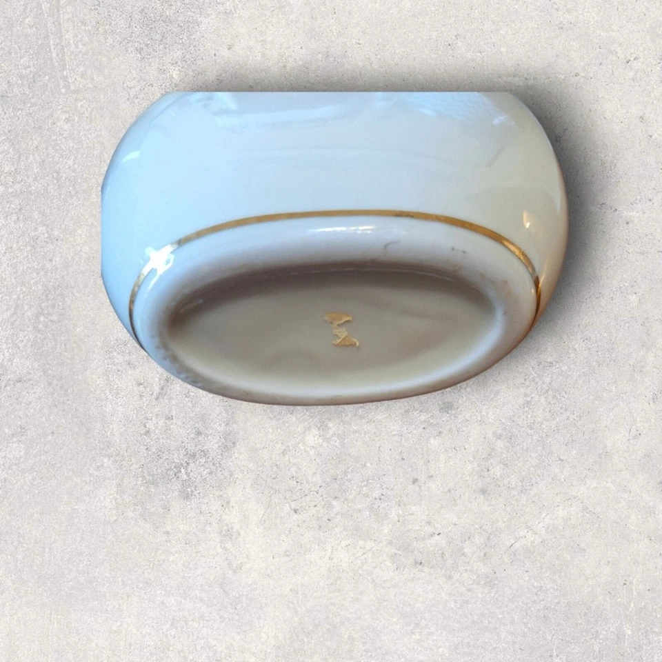 Jarrón pequeño ovalado vintage adornado en oro 5,5 pulgadas de alto arte inspirado en Asia mariposas Foto 4 de 4