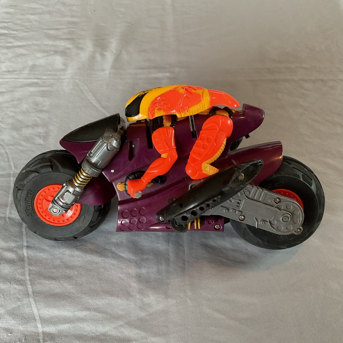RARE VINTAGE KENNER 1995 RICOCHET RC STUNT MOTORCYCLE FOR PARTS OR  RESTORATION