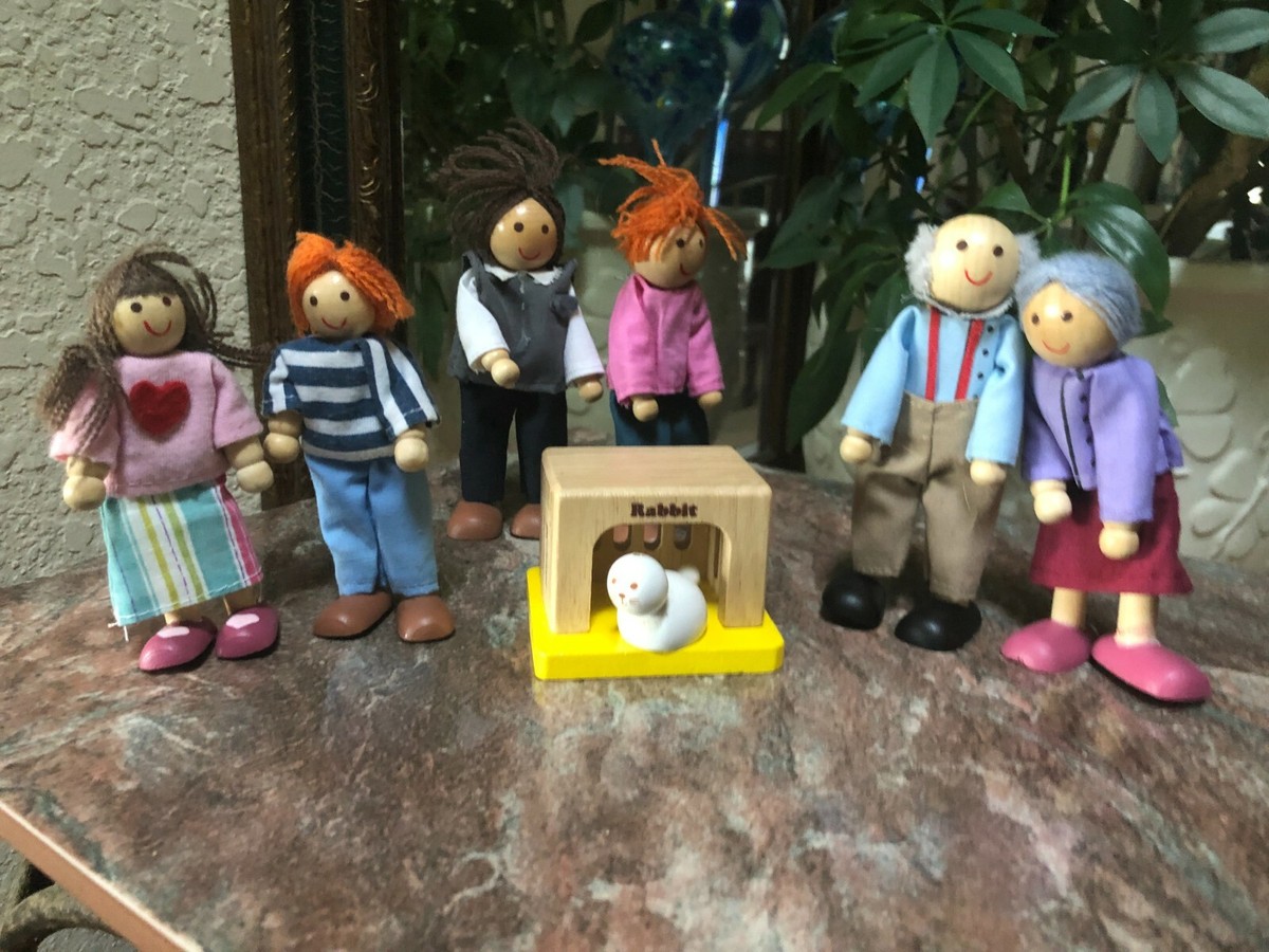 HAPE モダンファミリー HAPE Modern Family Of 6 Bendable Wooden Dolls Kids Parents