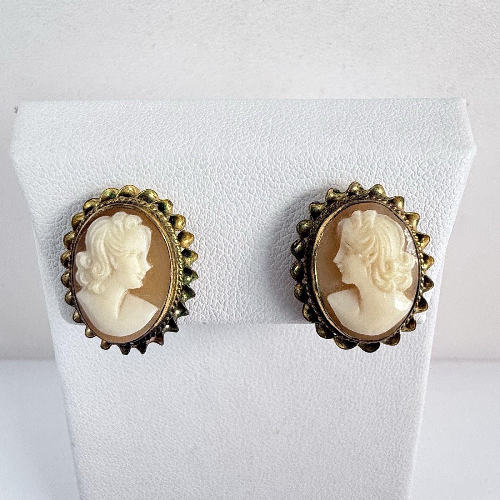 Vintage 12K Gold Filled Carved Shell Oval Cameo Screw Back Earrings