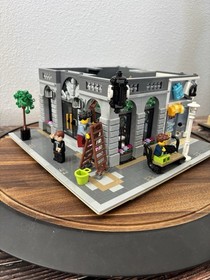 LEGO Creator Expert &ndash; Brick Bank 10251, 98% complete / assembled