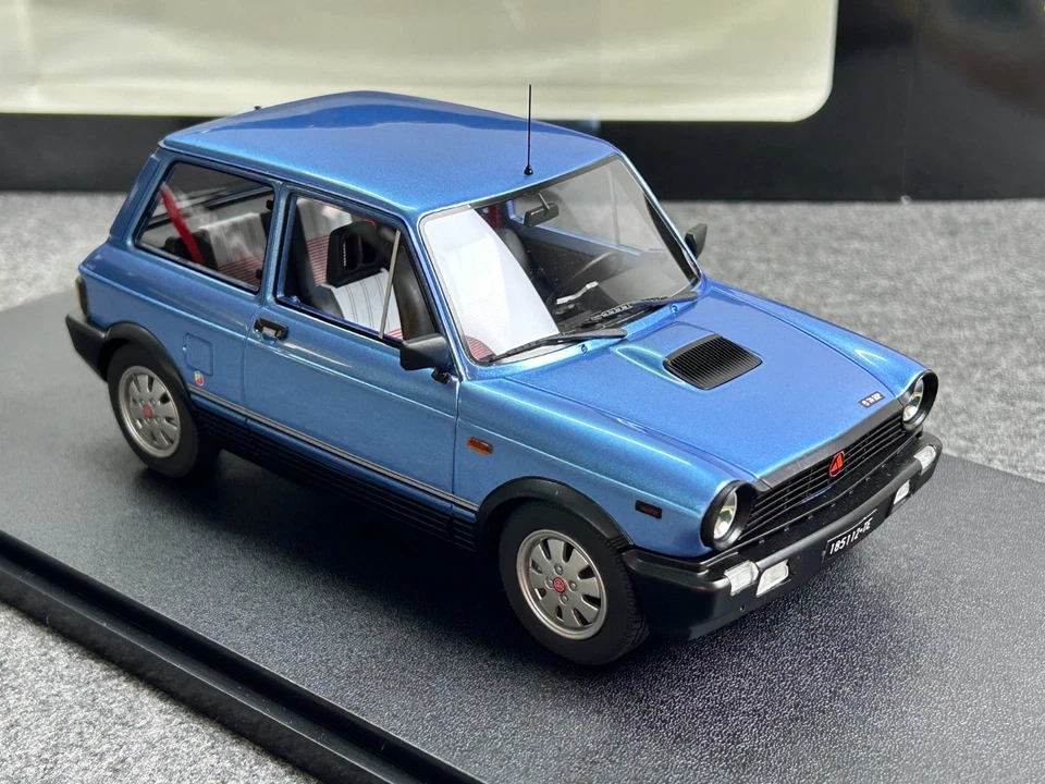 MAXIMA 1/18 1984 AUTOBIANCHI A112 ABARTH SERIE VII azul metálico Foto 4 de 4