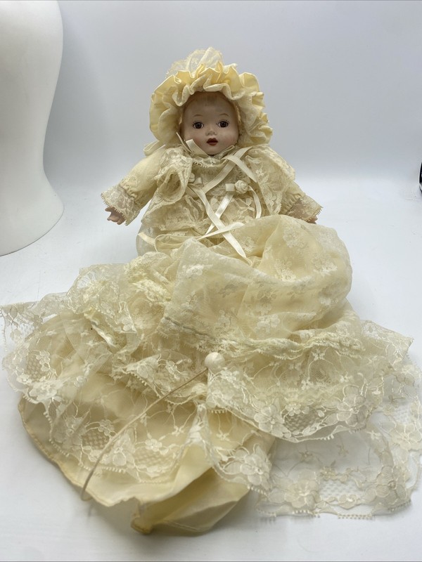 Vintage 1980 Sankyo 8.5" Lullaby Musical Baby Doll
