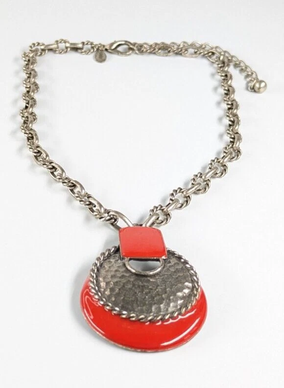 Collar ajustable cadena cuerda martillada tono plata colgante esmalte rojo Chico's Foto 4 de 4