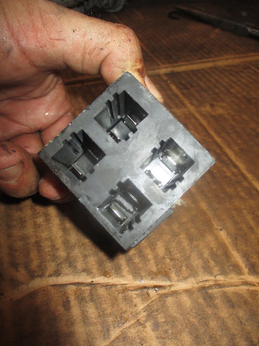 ぶっつぶし Yamaha 250hp OX66 2 stroke outboard fuse box and 2 fuses | eBay