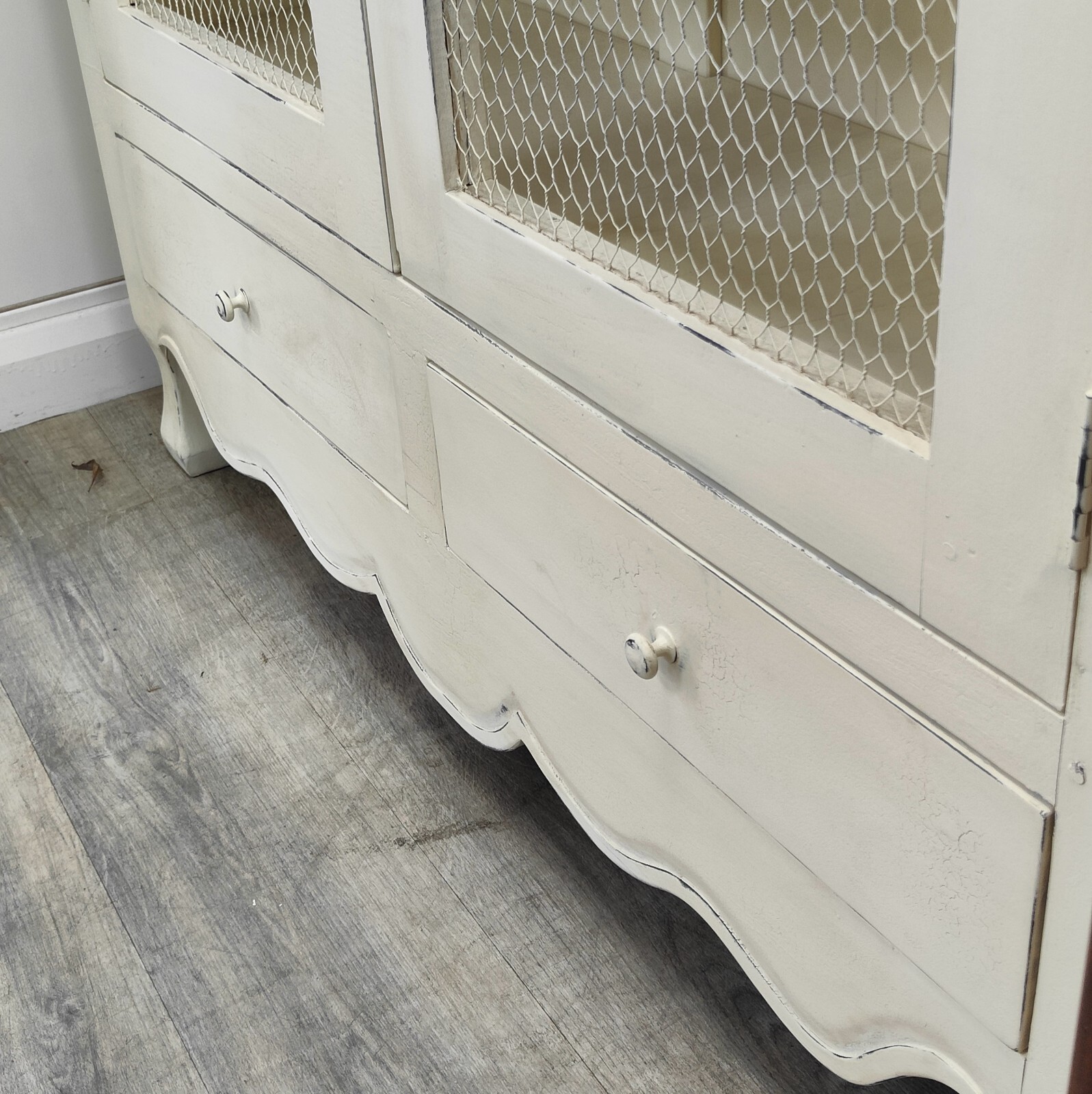 Beautiful Laura Ashley freestanding cupboard/wardrobe, Bramley Range