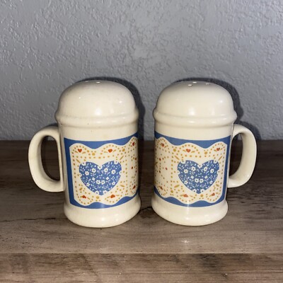  Country Kitchen Ceramic Salt & Pepper Shaker   1980s Hearts Kitschy Cottage 