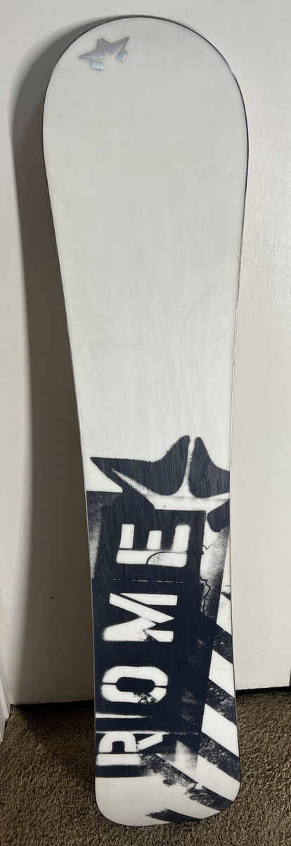 Rome Snowboard The Crail 147 Unisex Freestyle Snowboard Deck Rome Snowboard The Crail 147 Unisex Freestyle Snowboard Deck
