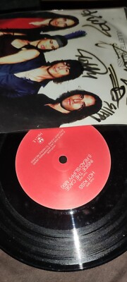 Juliette Lewis and the Licks 7'' Vinyl Hot Kiss 45 Autograph Memerobilia Signed 