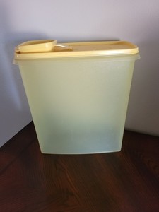 VINTAGE TUPPERWARE FOOD STORAGE CONTAINER yellow with lid
