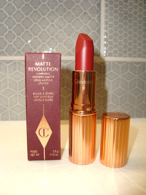 NEU CHARLOTTE TILBURY MATTE REVOLUTION LIPPENSTIFT 3,5g FULL SIZE # WALK OF SHAME