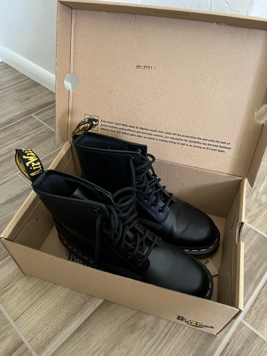 1460 Smooth Leather Lace Up Boots in Black