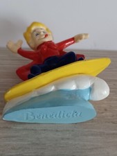 Figurine Publicitaire Ancienne En PVC - Benedicta Mayo Kid Sur Un Surf, Année 1990, Collection Sans Emballage