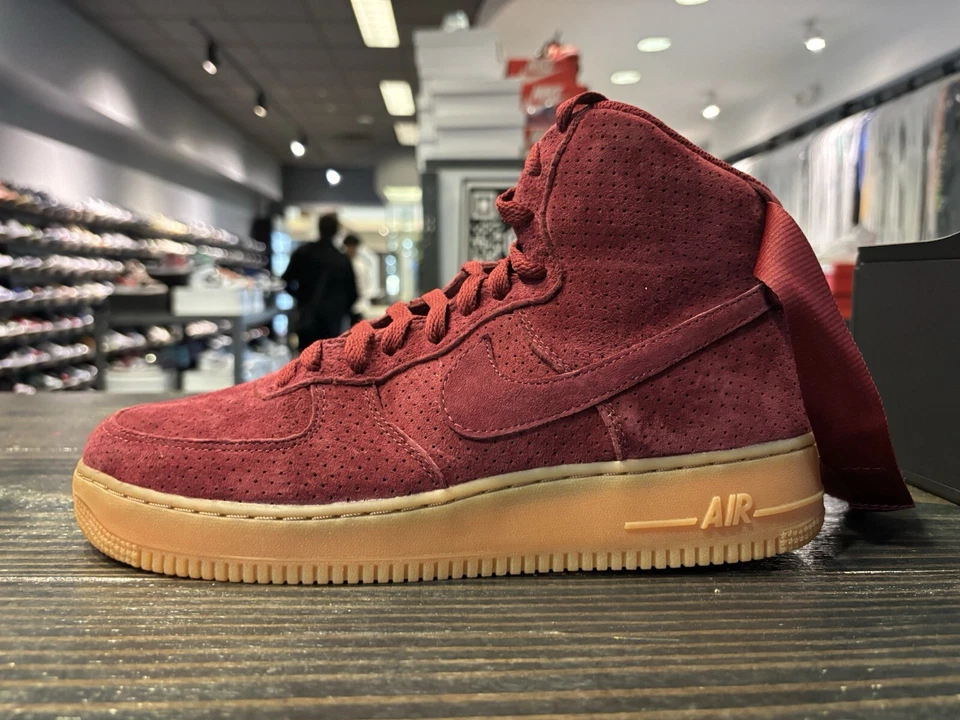WOMENS NIKE AIR FORCE 1 HIGH PREMIUM SUEDE 749266 600 "TEAM RED" SIZE 12W/10.5M - Image 4 of 4