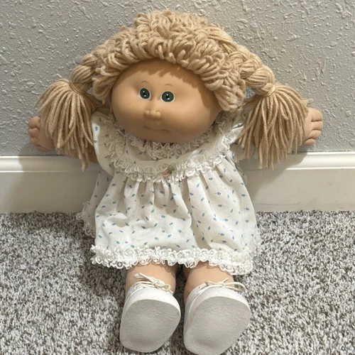 Cabbage Patch Kids Play Doll 1982 Blonde Yarn Hair Green Eyes Signed X Roberts