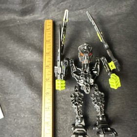 LEGO 2010 Bionicle Stars Skrall Set (7136)  Missing Gold Shield & Booklet 1079