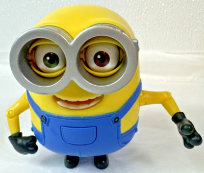 Minion Thinkway Toys Universal Studios Moving Eyes, Mouth, Arms, Bob Figure 5'' 
