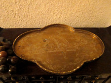 China Messingtablett wolkenform oval Genreszene graviert