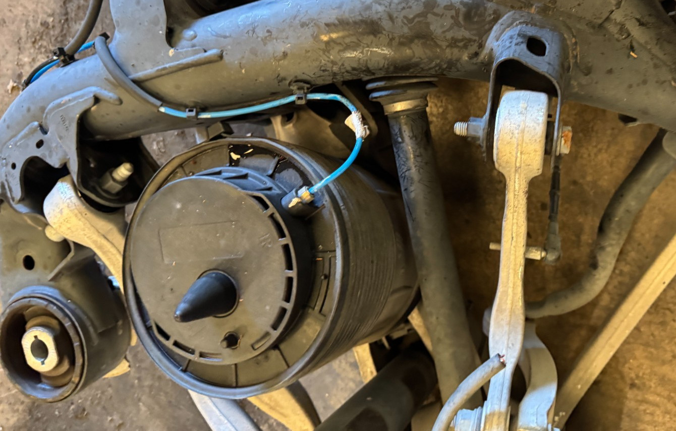 Lamborghini Urus Rear Right Air suspension strut
