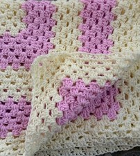 BEAUTIFUL NEW HANDMADE CROCHET BABY BLANKET/AFGHAN ANTIQUE WHITE  PINK
