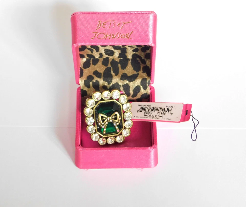 Betsey Johnson "Goes To Paris" Green Stone Cocktail Ring In Original Box - Image 2 of 4