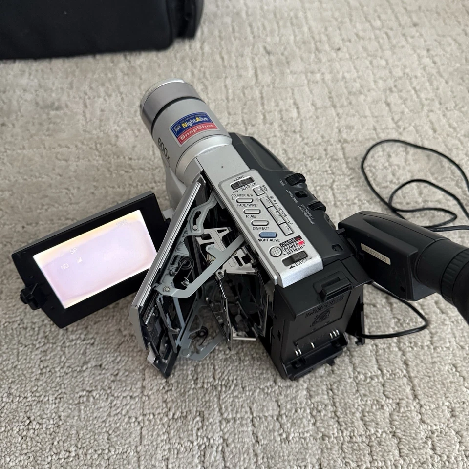 JVC GR-SXM740U Compact Super VHS-C Handheld Video Camcorder VCR Transfer BUNDLE - Image 3 of 4