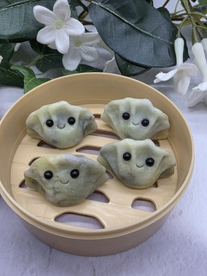 Mini Jade Dumpling Set, Cute Stone Gyoza Potsticker Figurines with Display Baske
