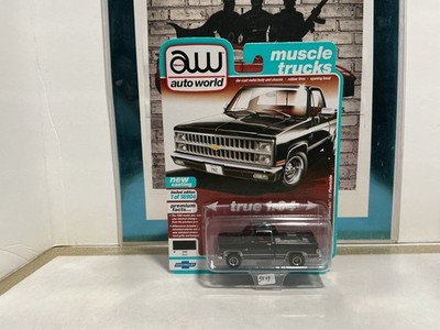 1/64 SCALE - AUTO WORLD MUSCLE TRUCKS - 1982 CHEVY SILVERADO  10 FLEETSIDE