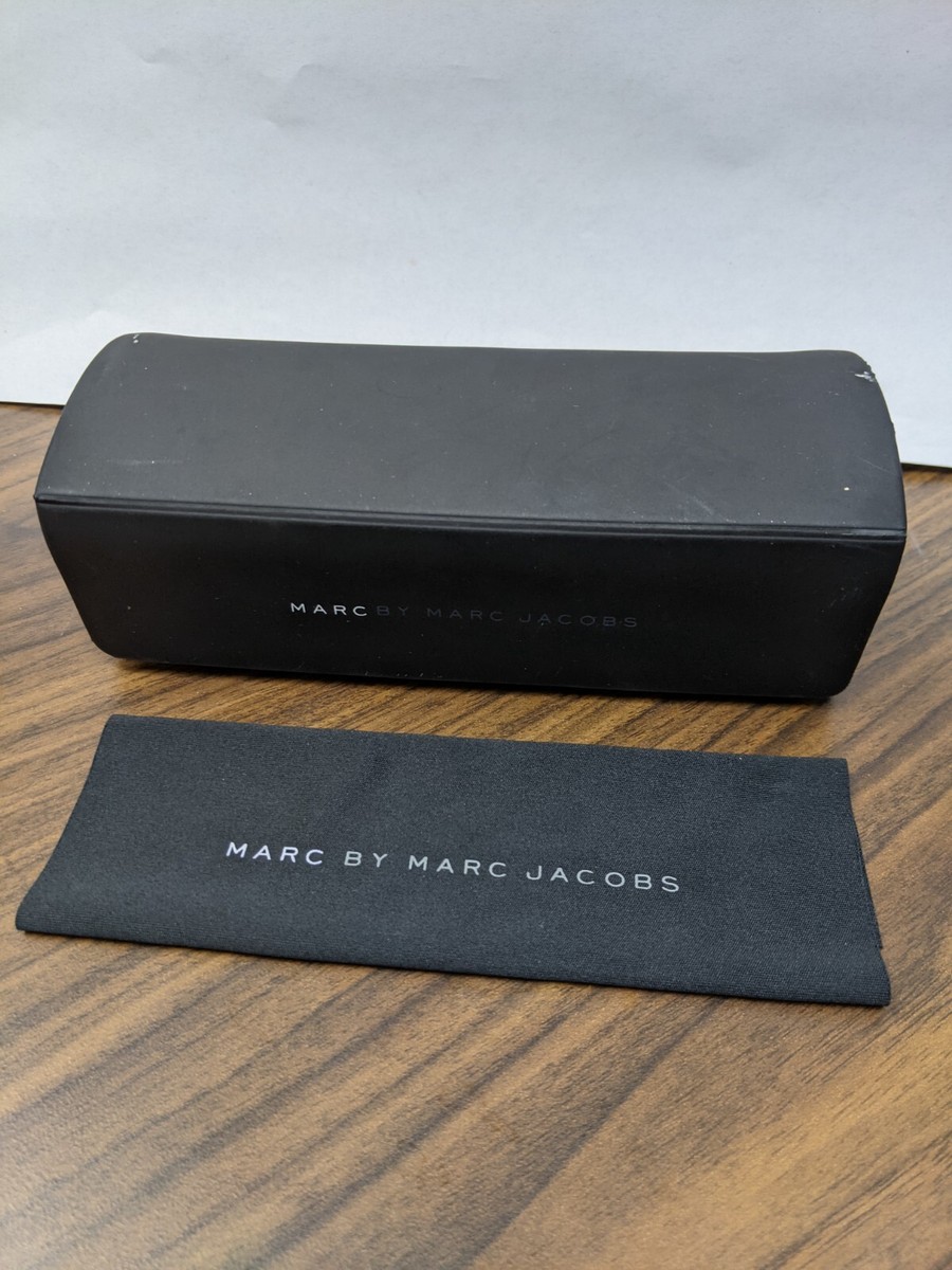 サングラス MARC JACOBS THE SHADES CASE SUNGLASSES Marc Jacobs Sunglasses Case With Cleaning Cloth Black