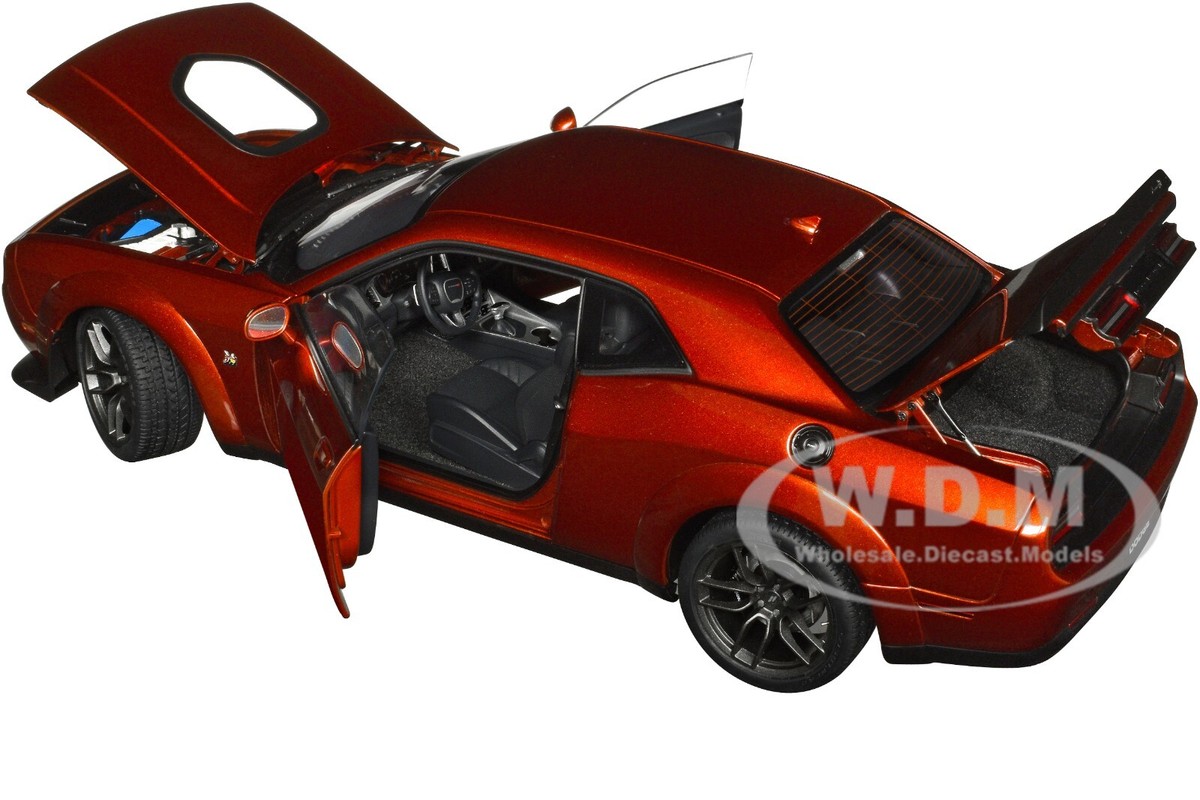 2022 DODGE CHALLENGER R/T SCAT PACK WIDEBODY SINAMON STICK 1/18 BY