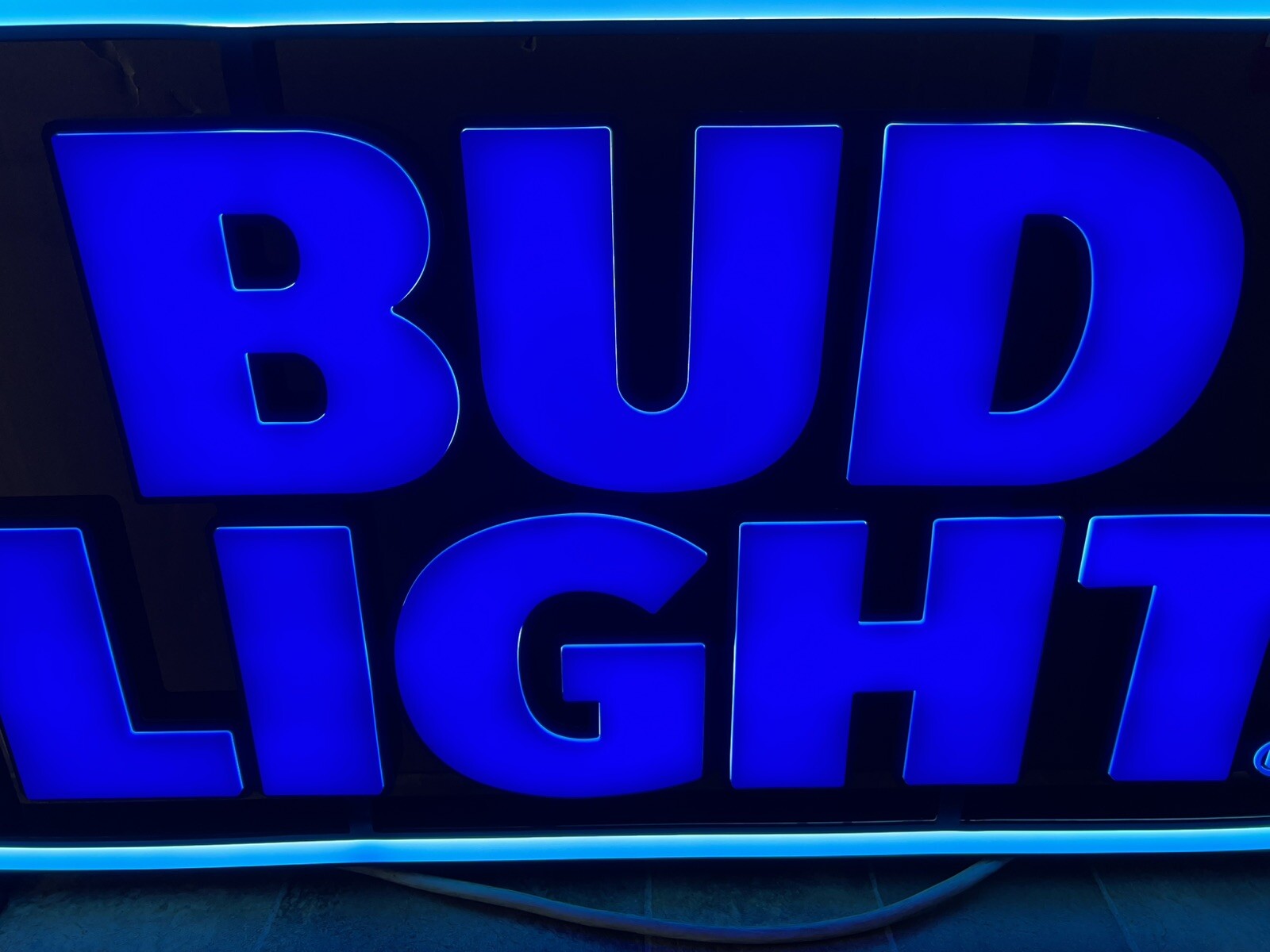 BUD LIGHT BEER LED LIGHT UP SIGN GAME ROOM MAN CAVE BAR PUB BUDWEISER