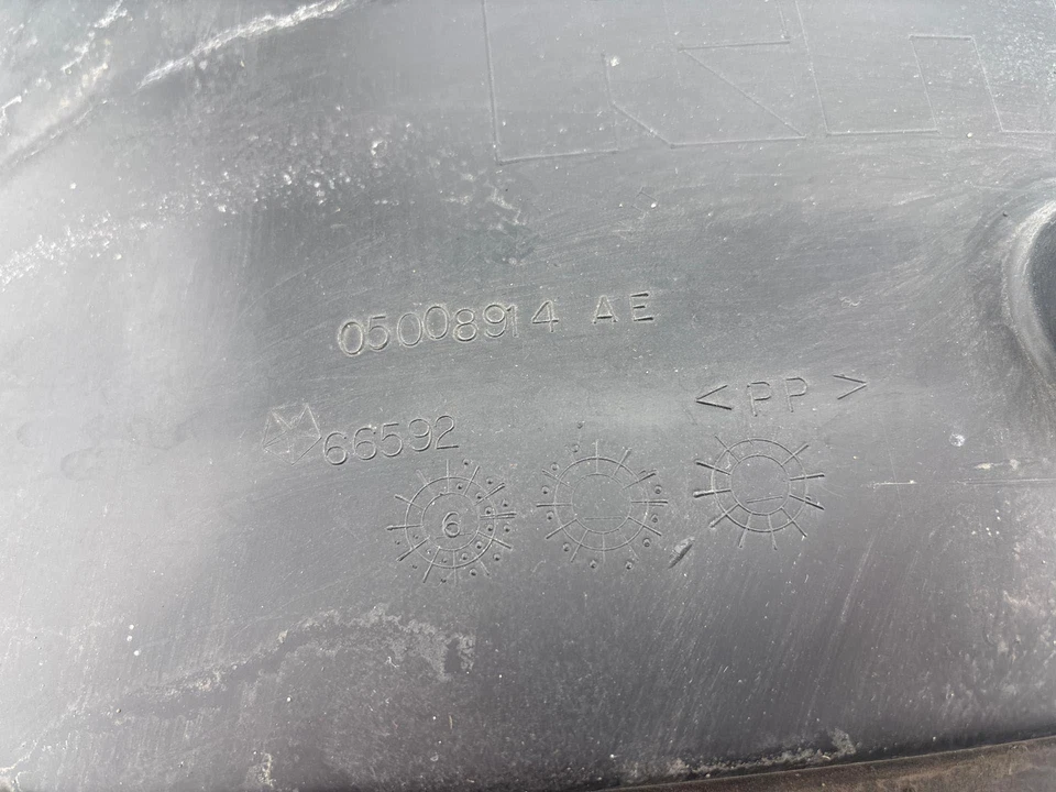 2011 - 2014 Dodge Avenger forro interno do para-lama dianteiro do motorista plástico fabricante de equipamento original - Imagem 4 de 4